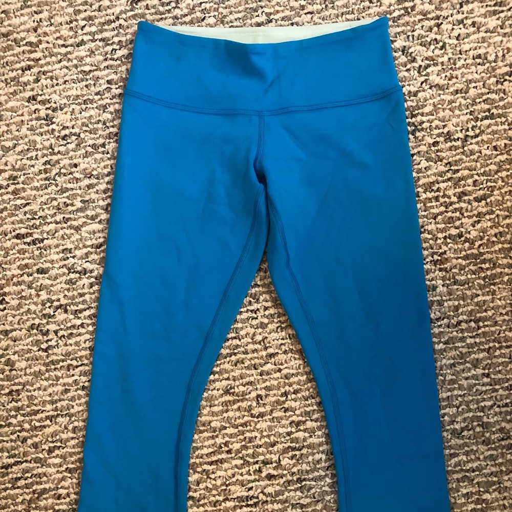 Lululemon crop leggings size 4
